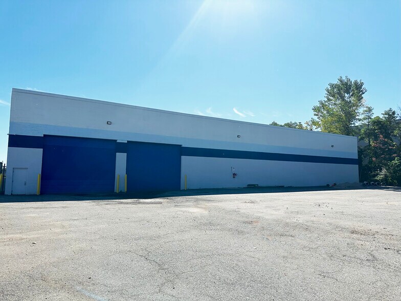 135 Kero Rd, Carlstadt, NJ for lease - Building Photo - Image 2 of 10
