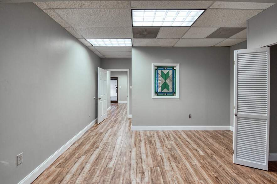 5200 Park Rd, Charlotte, NC for lease - Interior Photo - Image 2 of 8