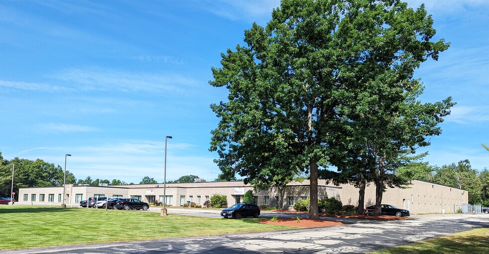 10 Columbia Dr, Amherst, NH à louer - Photo du bâtiment - Image 2 de 3