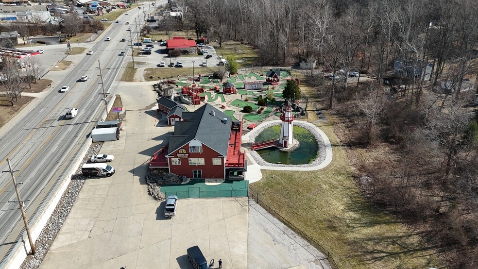 4747 W State Road 46, Bloomington, IN à vendre - Photo du bâtiment - Image 2 de 23