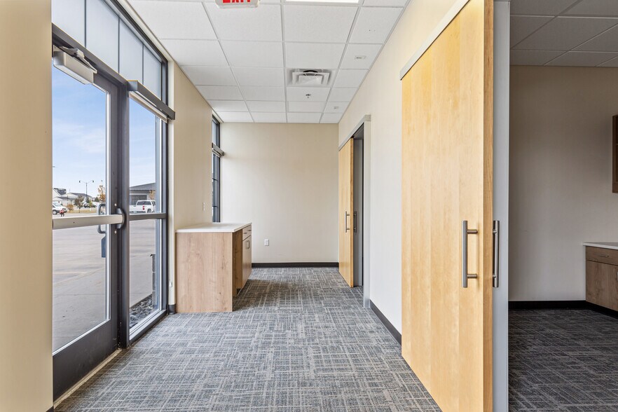 505 32nd Ave E, West Fargo, ND à louer - Photo intérieure - Image 2 de 11