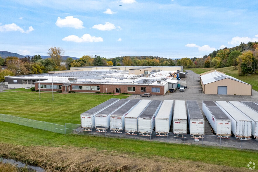 140 E State St Ext, Gloversville, NY for lease - Building Photo - Image 2 of 6