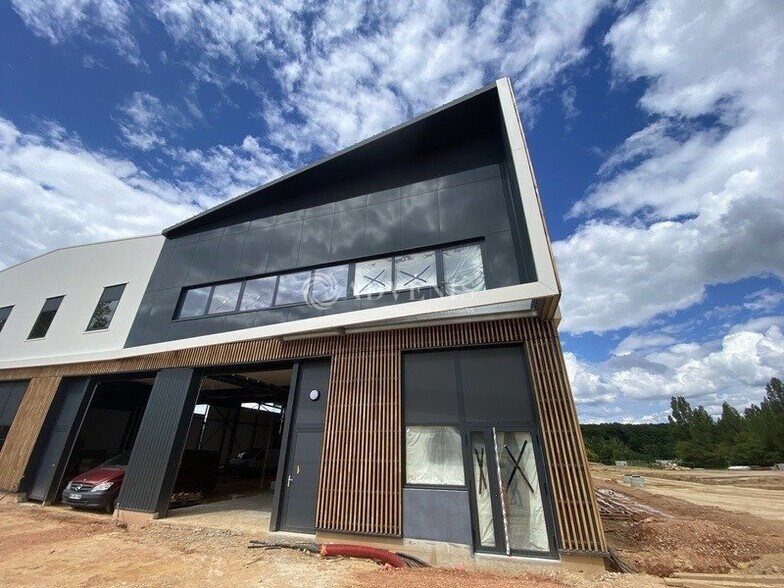 Flex in Plaisir for sale - Building Photo - Image 2 of 8
