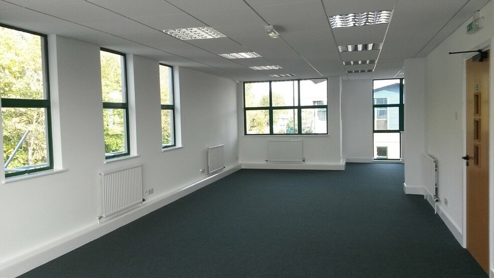 Blenheim Rd, Epsom for lease - Interior Photo - Image 3 of 6