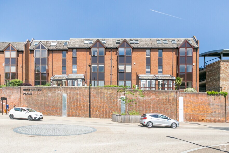 Bellfield Rd, High Wycombe à louer - Photo du bâtiment - Image 2 de 7