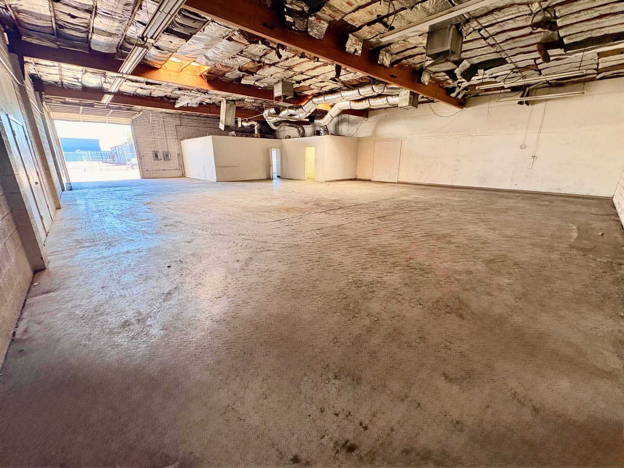 1920 N 25th Dr, Phoenix, AZ for lease Interior Photo- Image 1 of 4