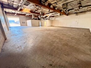 1920 N 25th Dr, Phoenix, AZ for lease Interior Photo- Image 1 of 4