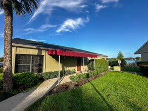 2000 E Edgewood Dr, Lakeland, FL à louer Photo intérieure- Image 1 de 15