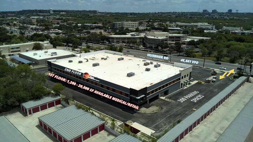 9093 Huebner Rd, San Antonio, TX à louer - Photo du bâtiment - Image 3 de 4