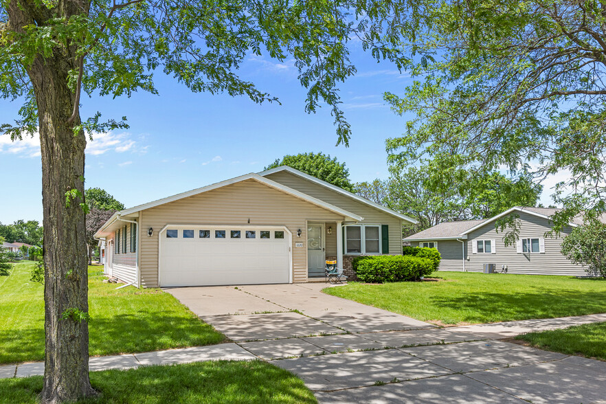 1820 Briquelet St, Green Bay, WI for sale - Primary Photo - Image 3 of 45