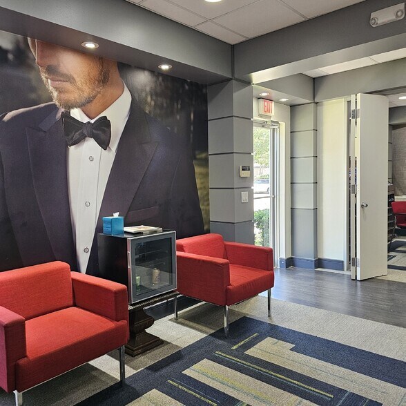 4111 Directors Row, Houston, TX for sale - Interior Photo - Image 3 of 8