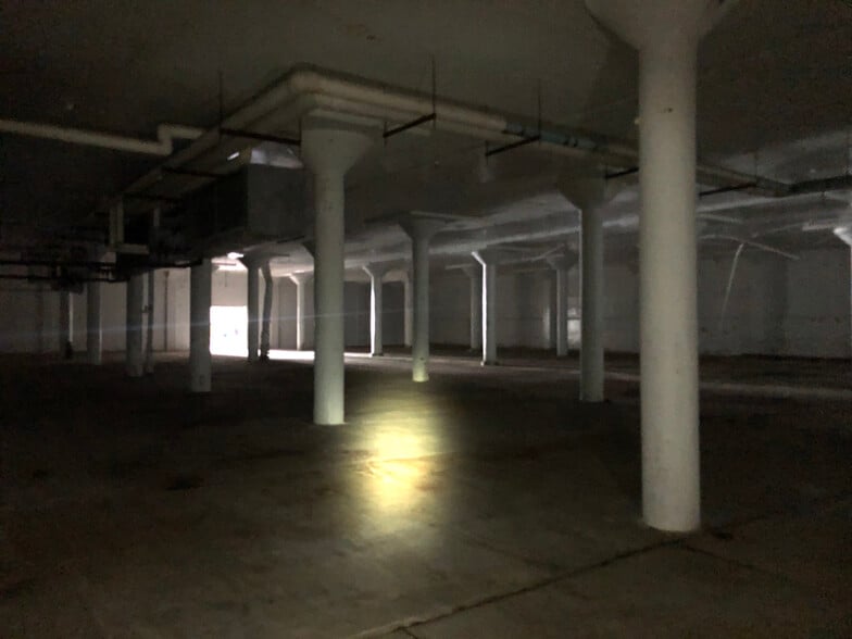 5025 S 33rd St, Omaha, NE for sale - Building Photo - Image 2 of 7