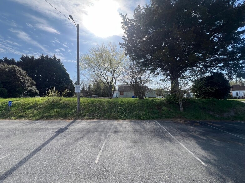 336 Sycamore Ave, Newport News, VA for sale - Building Photo - Image 2 of 3