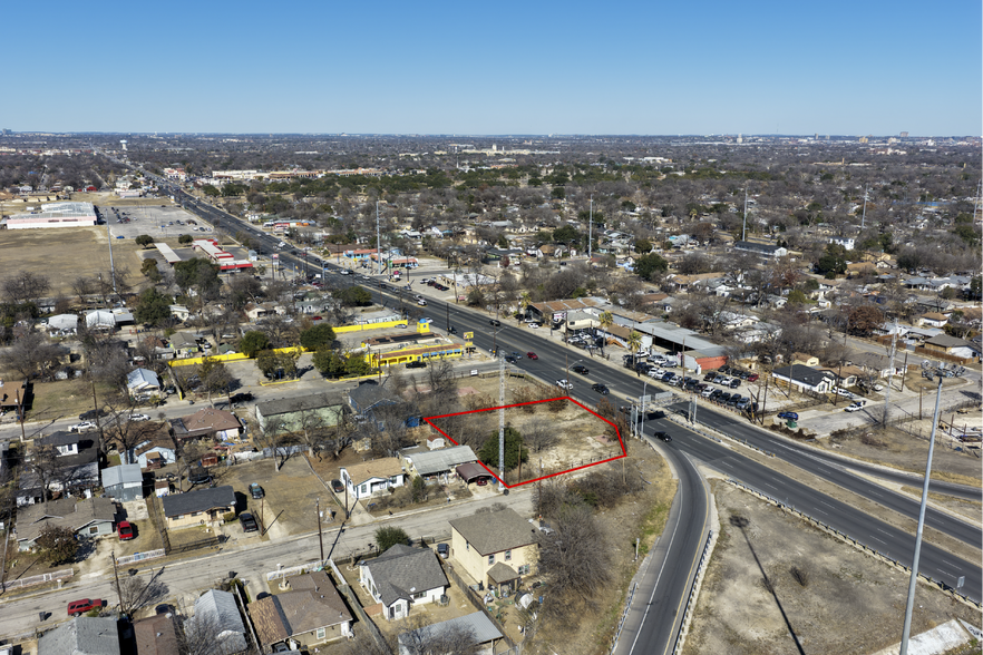 1351 S General McMullen Dr, San Antonio, TX à vendre - Photo du bâtiment - Image 3 de 6