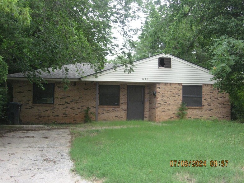 2035 NE 15th St, Oklahoma City, OK for sale - Primary Photo - Image 1 of 1
