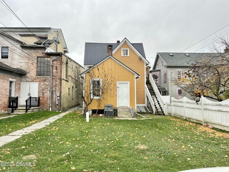 512 Chestnut St, Mifflinburg, PA à vendre - Photo du bâtiment - Image 2 de 11