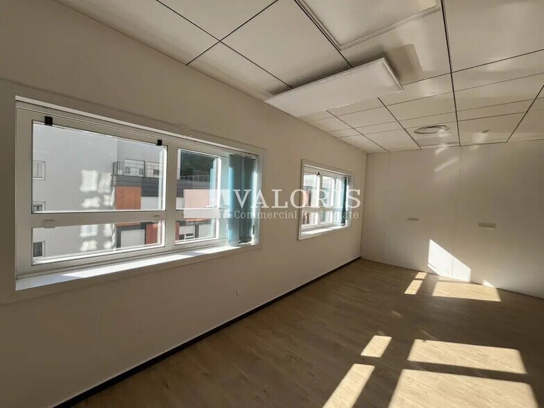 Bureau dans Lyon à louer - Photo du bâtiment - Image 1 de 7