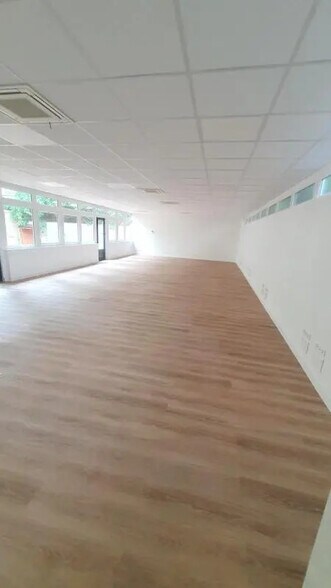 Office in Versailles for lease - Building Photo - Image 3 of 9