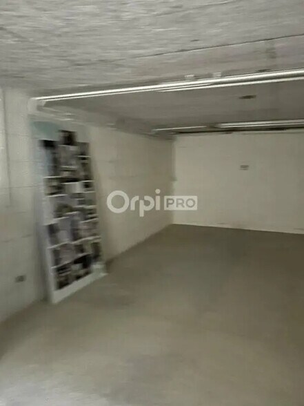 Retail in Cormontreuil for lease - Interior Photo - Image 3 of 9