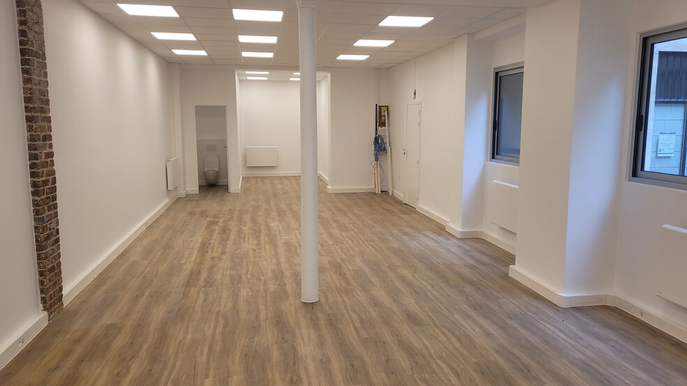 89 Rue Truffaut, Paris for sale - Interior Photo - Image 1 of 1