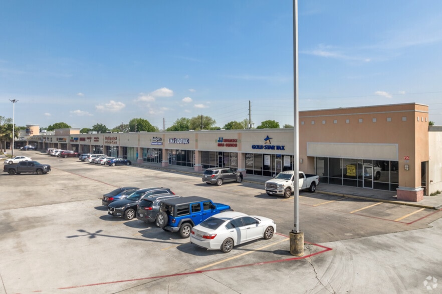 11078 Veterans Memorial Dr, Houston, TX for lease - Building Photo - Image 1 of 4