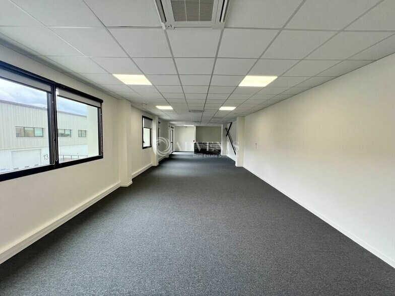 23 Rue Des Beaux Soleils, Osny for lease - Building Photo - Image 3 of 12