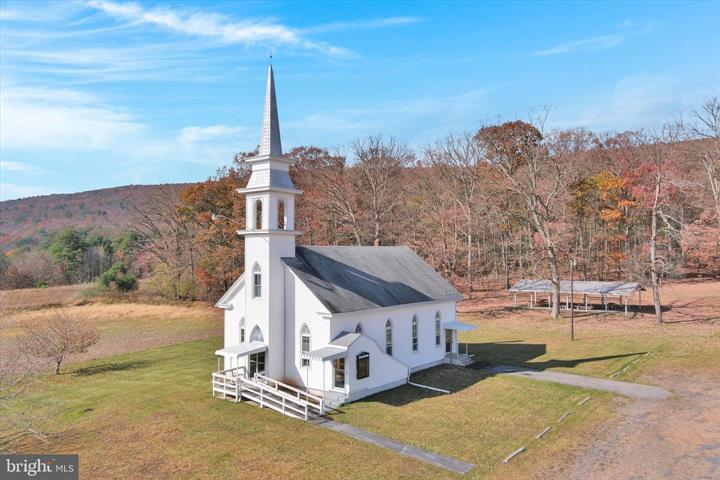711 Deep Creek Rd, Hegins, PA à vendre - Photo principale - Image 1 de 1