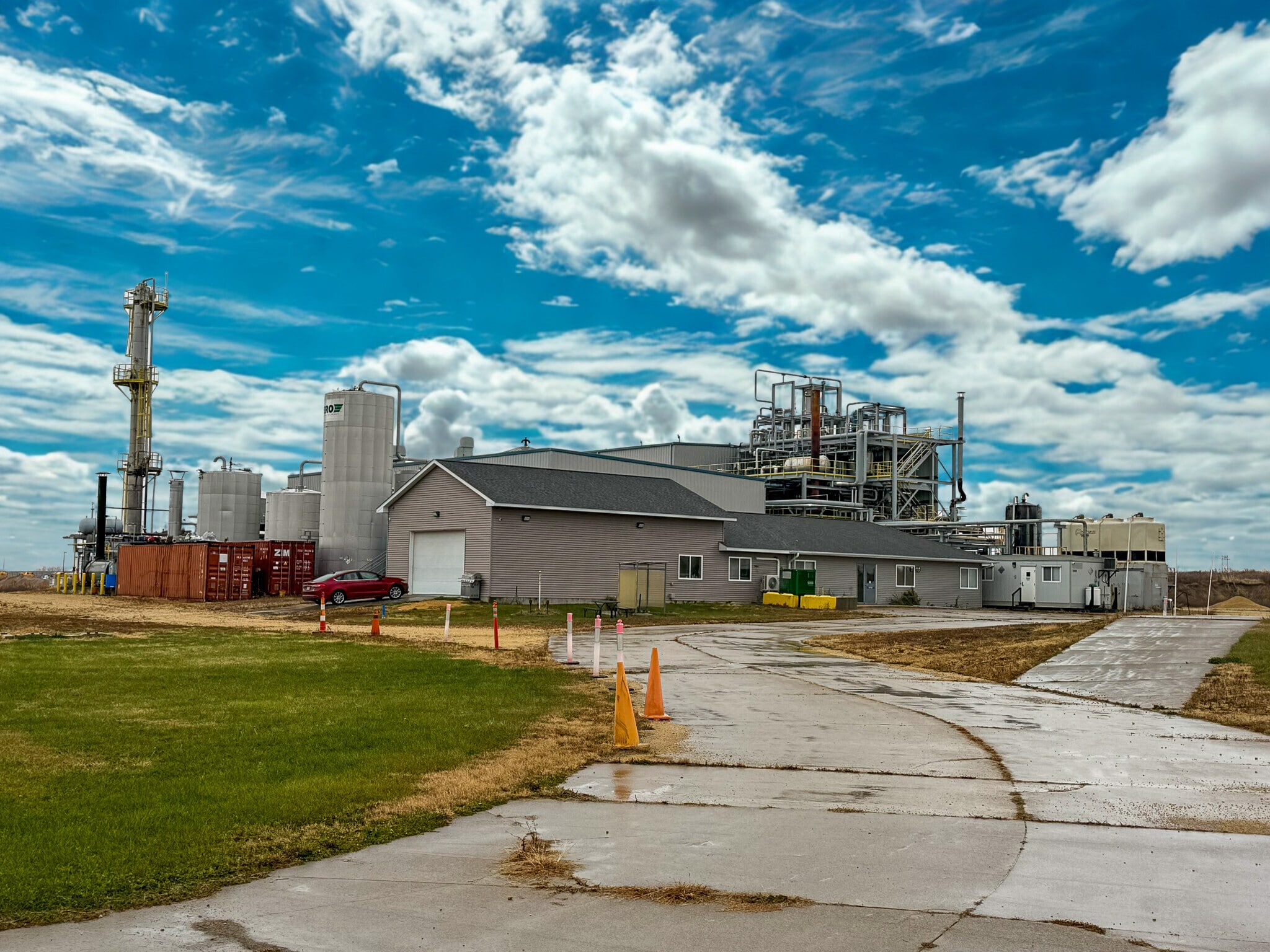 5640 44th Ave S, Clinton, IA for sale Primary Photo- Image 1 of 169