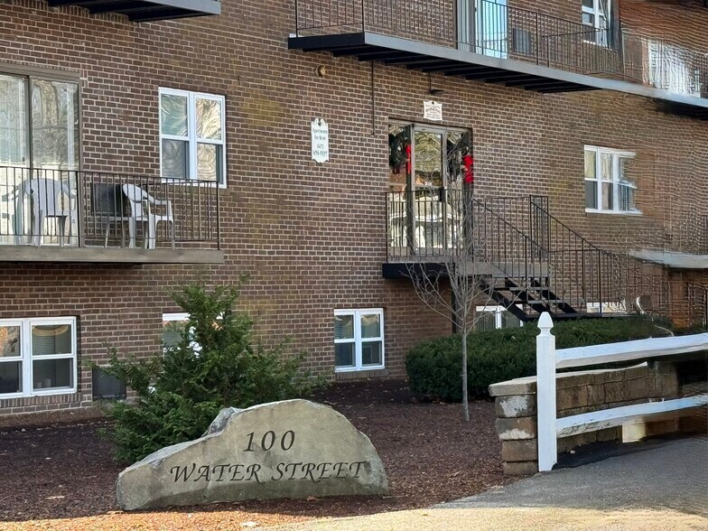100 Water St, Stoughton, MA à vendre - Photo du bâtiment - Image 3 de 18