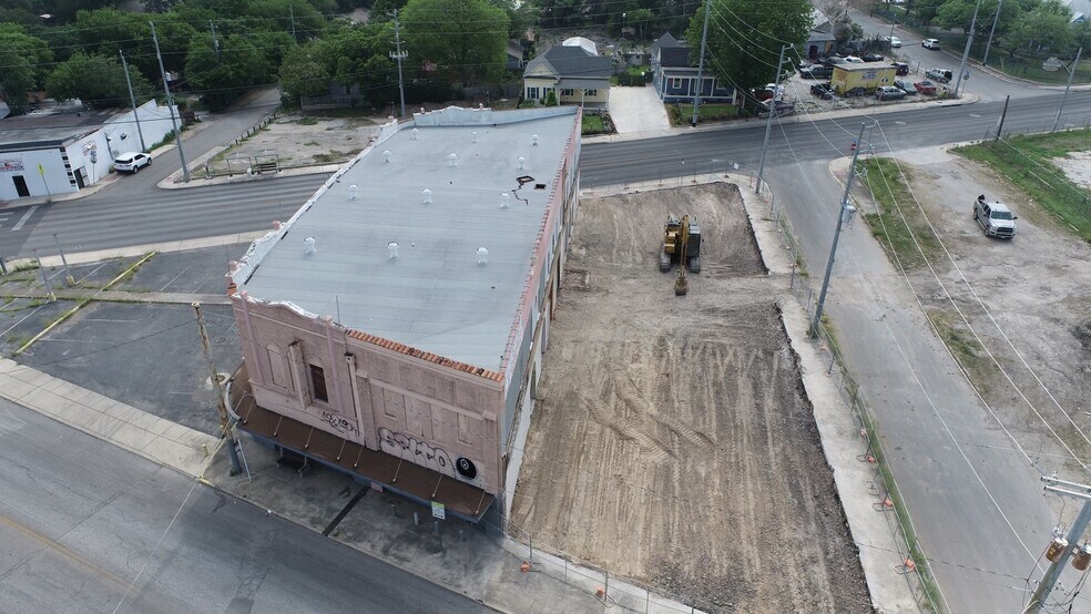 4007 S Flores St, San Antonio, TX à vendre - Photo du bâtiment - Image 2 de 12