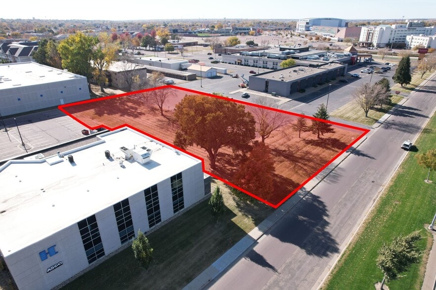 1301 W Russell St, Sioux Falls, SD for lease - Primary Photo - Image 1 of 3