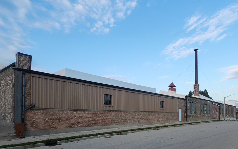 1819 S 71st St, Milwaukee, WI à louer - Photo du bâtiment - Image 2 de 5