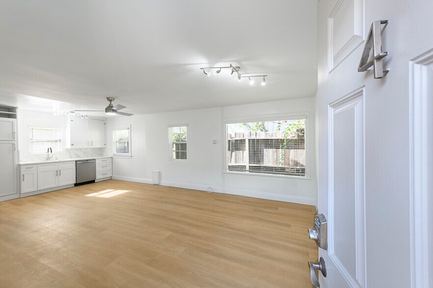 1824 10th St, Santa Monica, CA à vendre - Photo du bâtiment - Image 3 de 13
