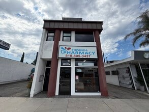 22124 Ventura Blvd, Woodland Hills, CA for lease Building Photo- Image 1 of 9