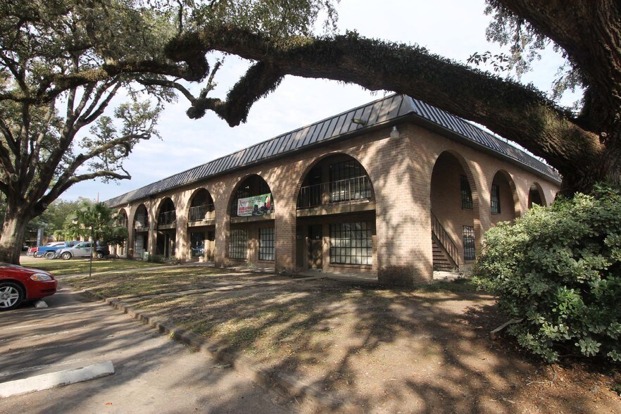 301 S 9th St, Richmond, TX à louer - Photo du bâtiment - Image 3 de 4