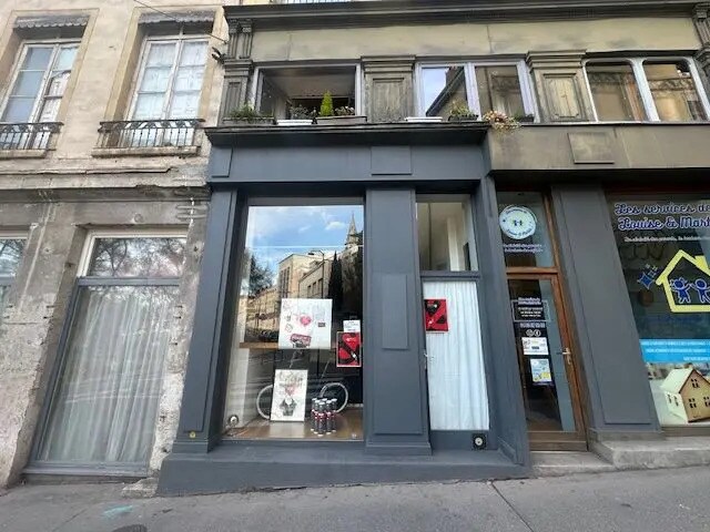 Commerce de détail dans Lyon à louer Photo du bâtiment- Image 1 de 7