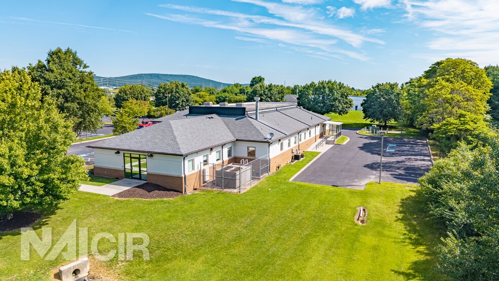 785 Cherry Tree Ct, Hanover, PA for sale - Building Photo - Image 2 of 6