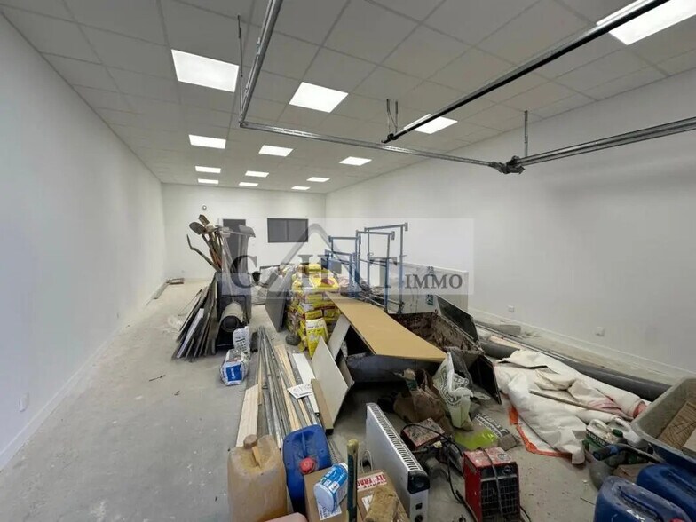 Industrial in Saint-Michel-sur-Orge for lease - Interior Photo - Image 1 of 5
