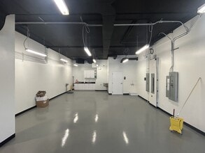 3120 W 26th St, Chicago, IL for lease Interior Photo- Image 2 of 4