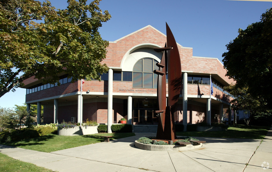 501 E Washington Ave, Madison, WI à vendre - Photo du bâtiment - Image 1 de 3