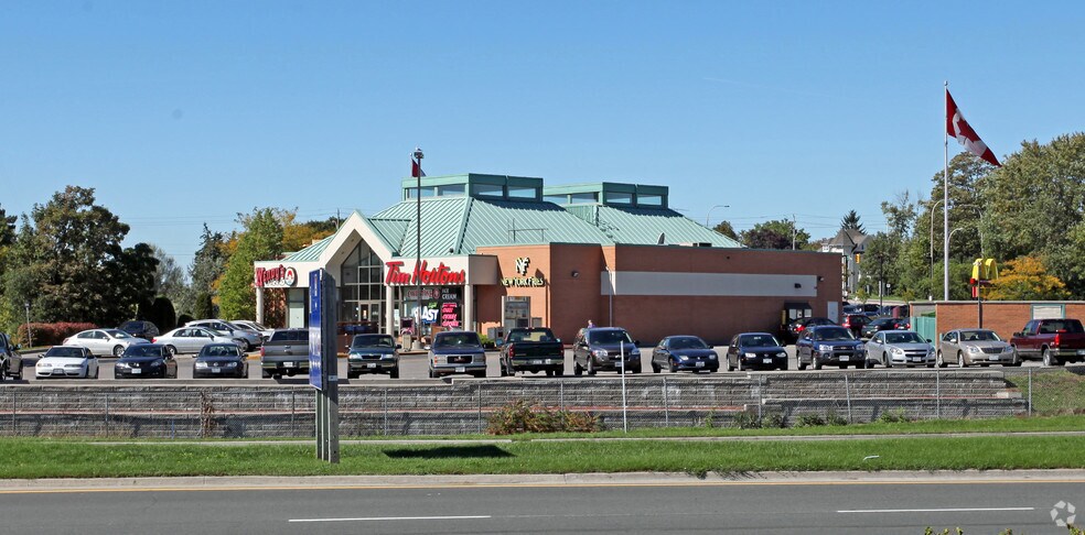 1 Paisley Ct, Whitby, ON à vendre - Photo principale - Image 1 de 1