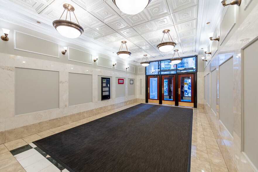 17 N State St, Chicago, IL à louer - Photo intérieure - Image 3 de 21