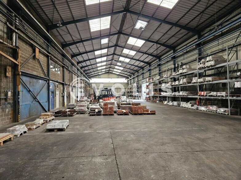 Flex in Marolles-en-Hurepoix for lease - Building Photo - Image 2 of 22