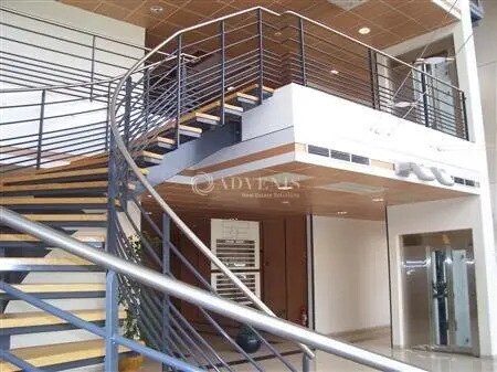 Office in Poissy for lease - Building Photo - Image 2 of 12