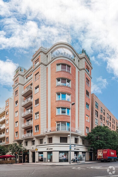Calle Zurbarán, 8, Madrid, Madrid à louer - Photo du bâtiment - Image 2 de 3