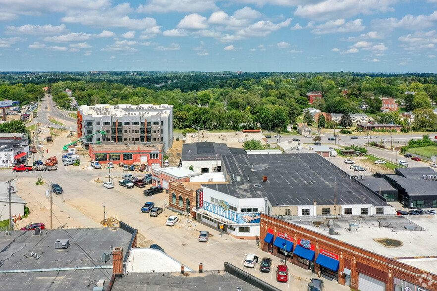 6120 Military Ave, Omaha, NE à louer - Photo du bâtiment - Image 3 de 7