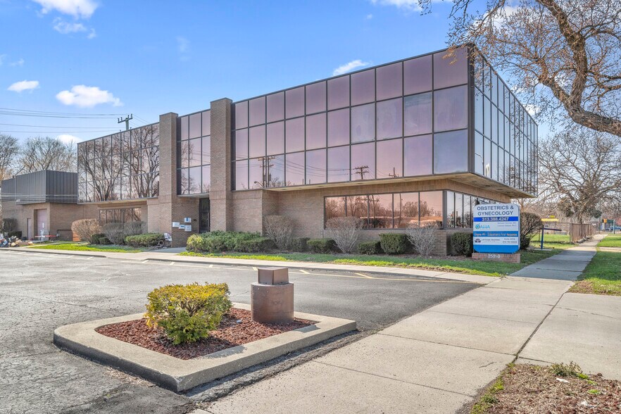 25050 Outer Dr, Lincoln Park, MI à louer - Photo du bâtiment - Image 3 de 23