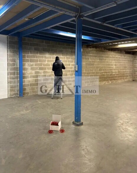 Industrial in Saint-Denis for lease - Interior Photo - Image 3 of 7