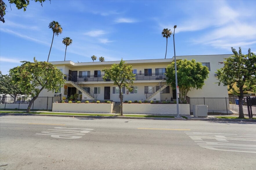 1220 N Van Ness Ave, Los Angeles, CA à vendre - Photo du bâtiment - Image 2 de 12