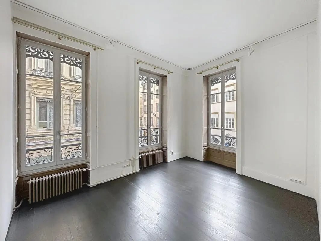 40 Rue Président Edouard Herriot, Lyon for lease Interior Photo- Image 1 of 15